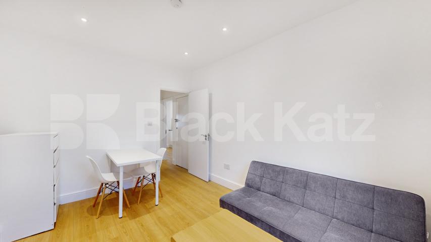 Contemporary One-Bedroom Home in West London Chepstow Road, Bayswater